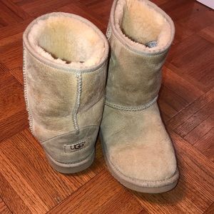 Beige Short Classic Uggs
